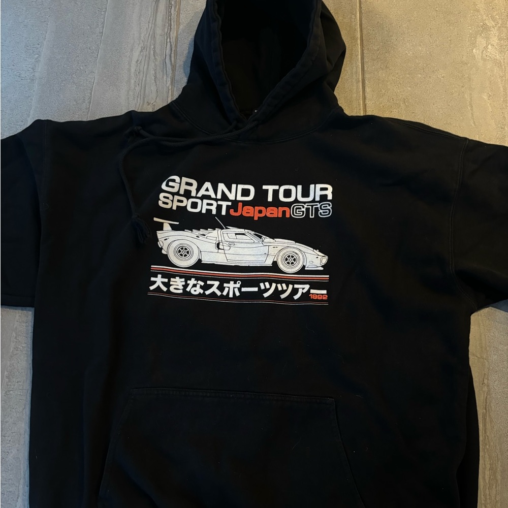 BRANDY MELVILLE JAPAN GRAND TOUR BLACK AND ORANGE HOODIE